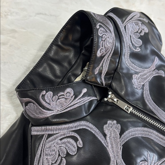 Ursine  Embroidered Women's Jacket Size Small . - Picture 11 of 12